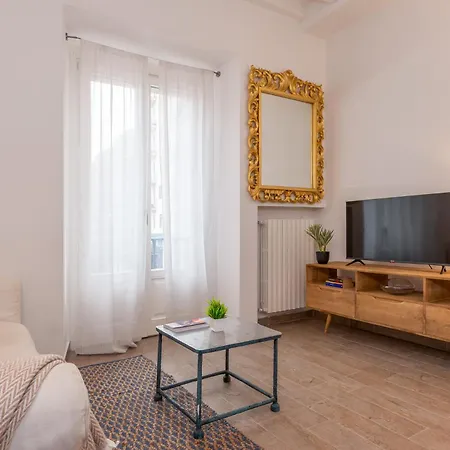 Modern One-bedroom Flat Near Corso *