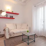 Modern One-bedroom Flat Near Corso *