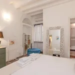Apartman Modern One-bedroom Flat Near Corso *