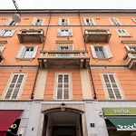 Modern One-bedroom Flat Near Corso Milánó